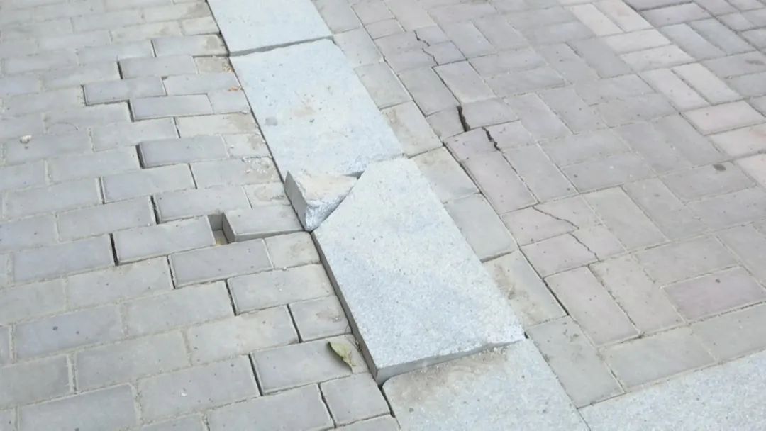 DƬ
